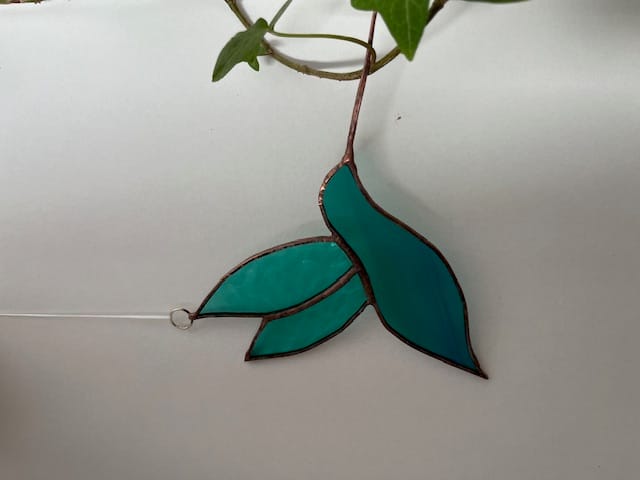Détail du colibri en vitrail